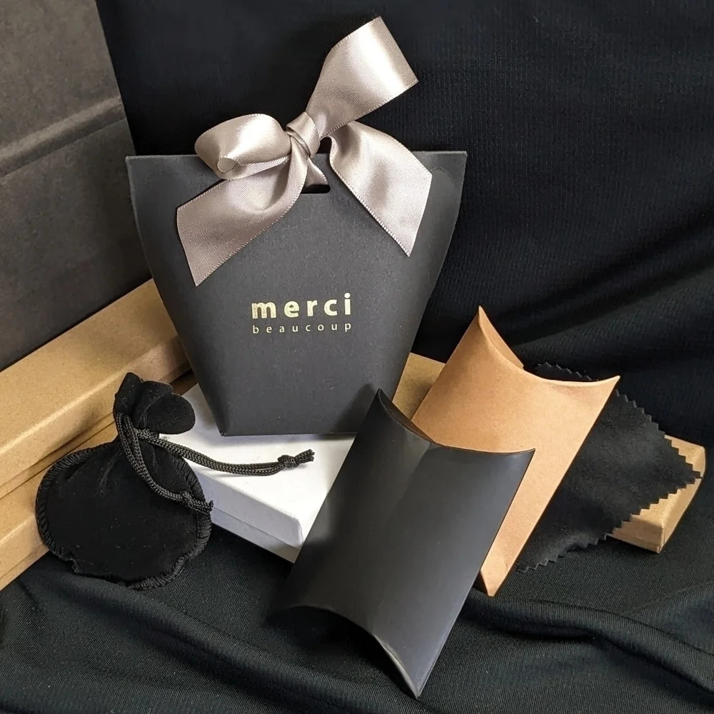 Gift box and bag (with other purchase) - Picture 2 of 3